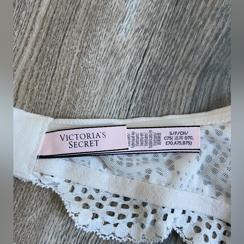 Victoria’s Secret Set of 2 Strapless Lace Bandeau Bras Bralettes Black White 32B - Picture 5 of 6